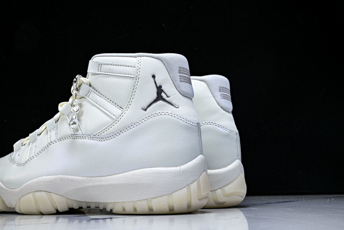 Jordan 11 Retro “Pearl” AR0715-110
