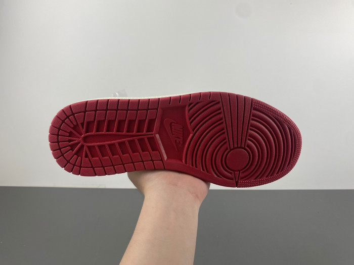 Travis Scott x Air Jordan 1 DZ4137-7001