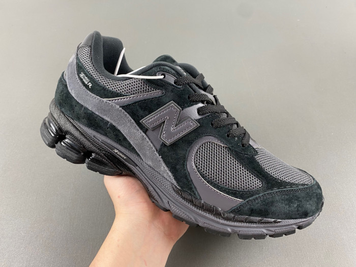 new Ba1an*e 2002r black dark grey m2002rbl