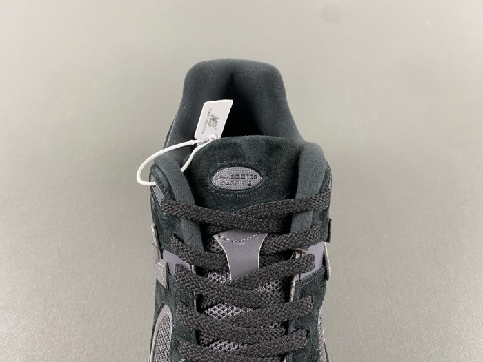 new Ba1an*e 2002r black dark grey m2002rbl